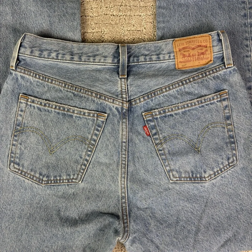 Levis 501 Jeans Mens 28x28 (tag 29x30) Light Wash Blue Straight Stretch Denim
